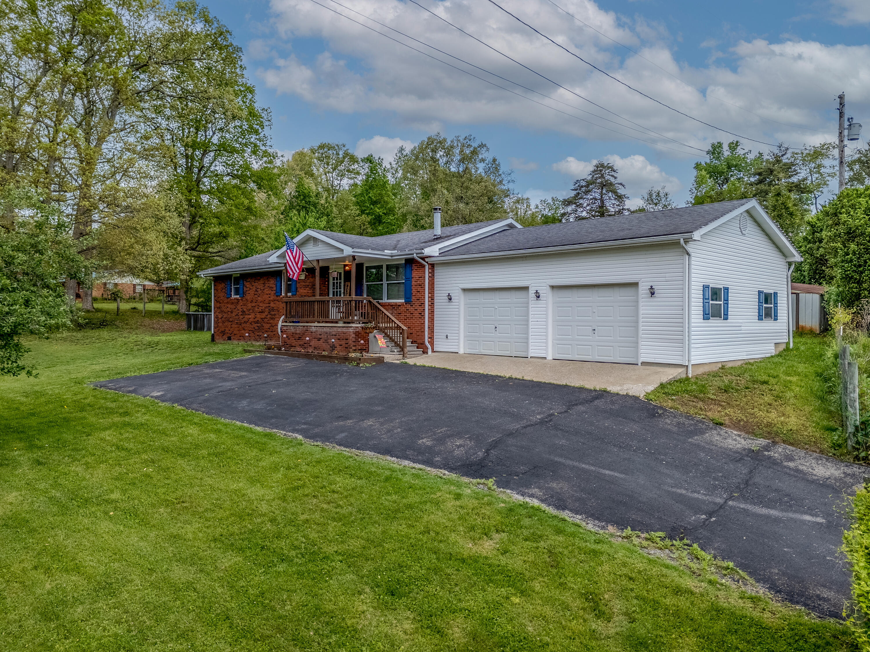 970 Trumbo Road Morehead, KY 40351 - Photo 4 of 37 Front Right Exterior