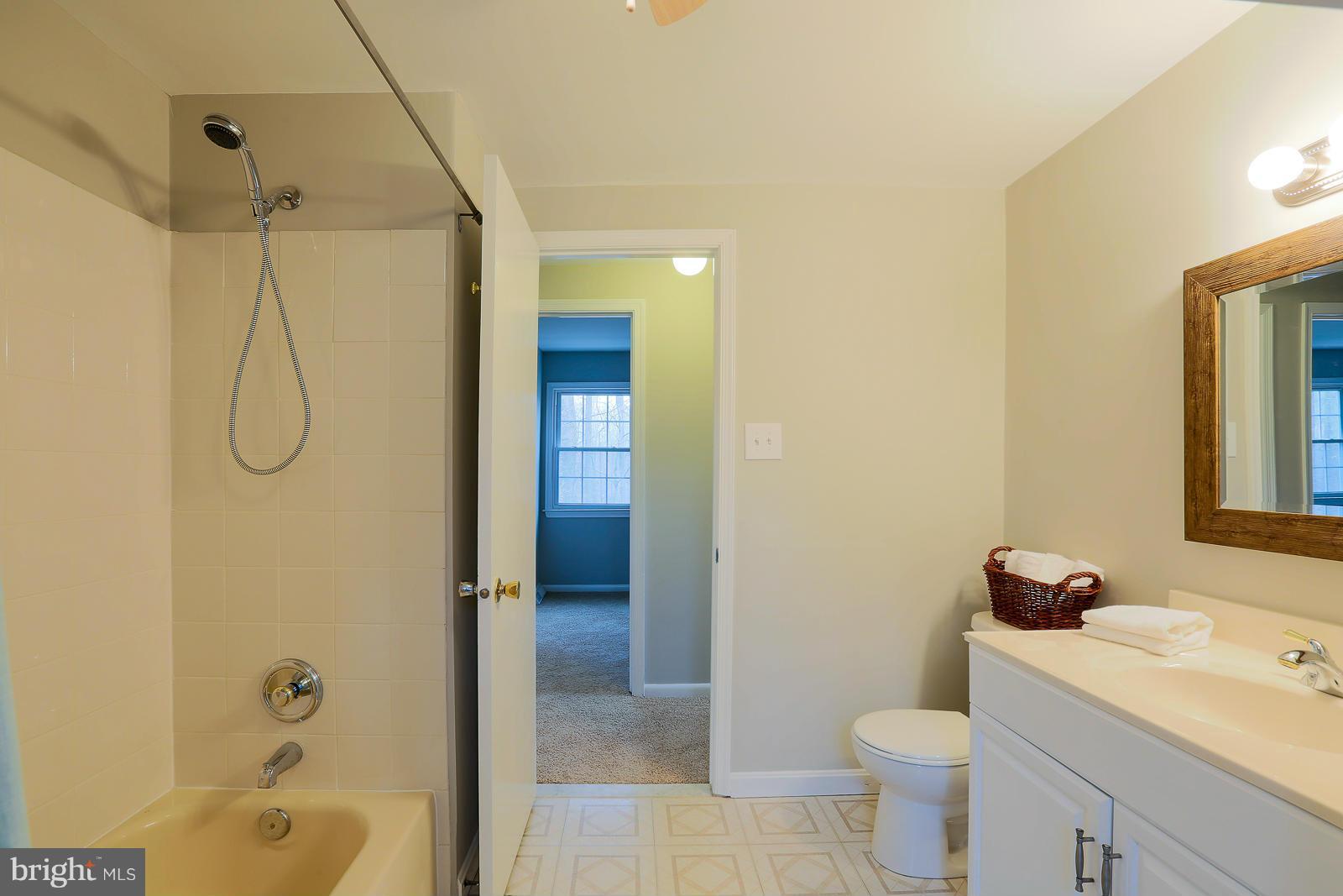 16 Hickory Meadow Road Cockeysville, MD 21030 - Photo 14 of 24 Bath