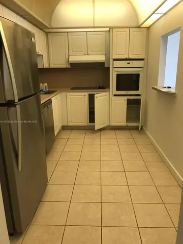 $2,900 | 19380 Collins Avenue, Unit 1018, Sunny Isles Beach, FL 33160