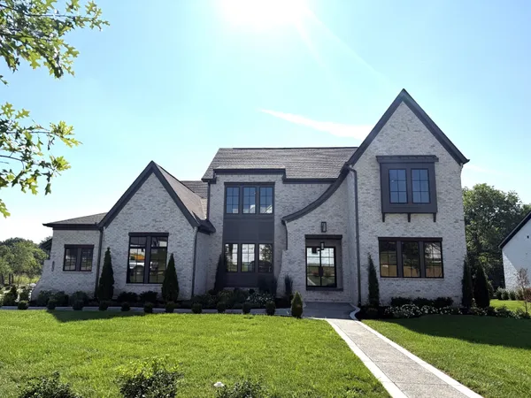 $1,974,900 | 510 St Charles Drive, Arrington, TN 37014