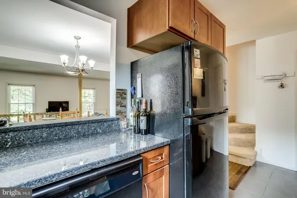 $3,500 | 514 South Veitch Street, Arlington, VA 22204
