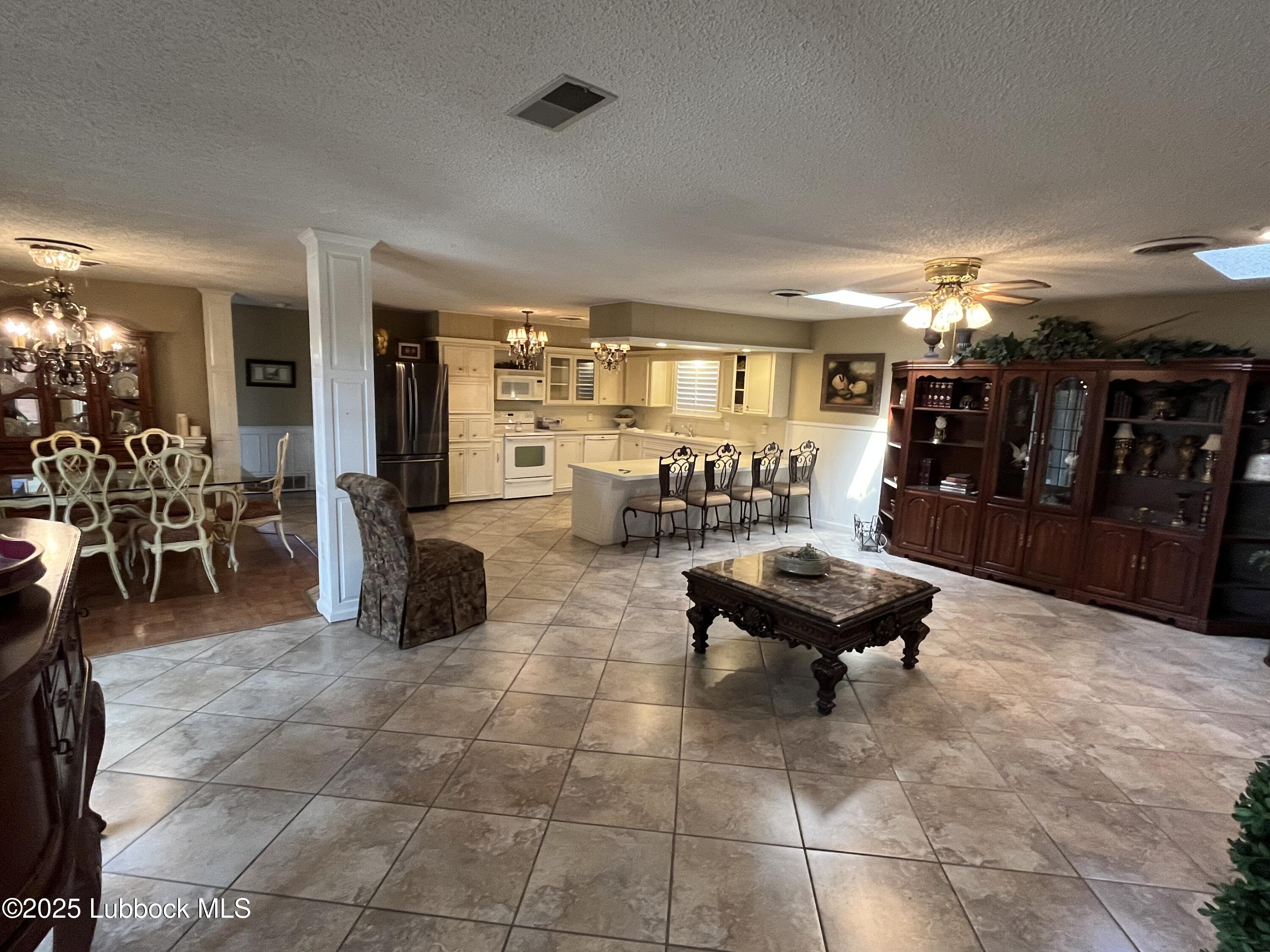 5001 14th Street Lubbock, TX 79416 - Photo 4 of 18 IMG_1944