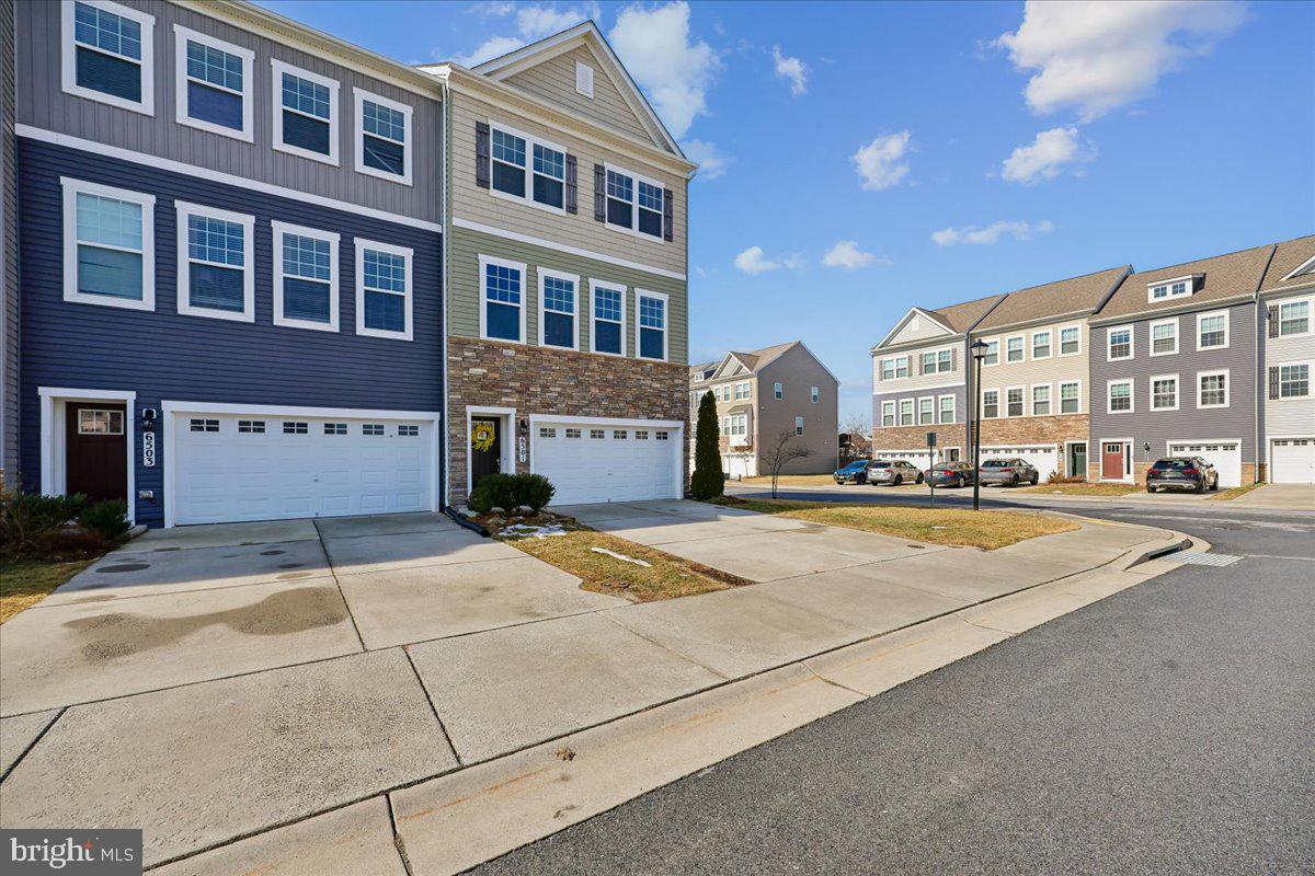 6501 Britannic Place Frederick, MD 21703 - Photo 3 of 64
