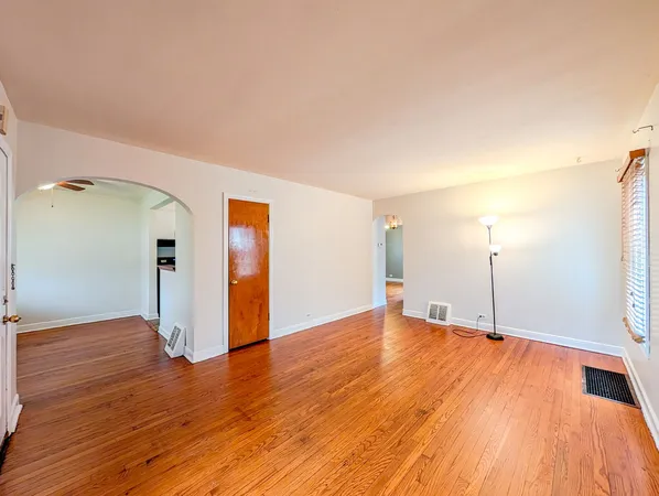 $2,100 | 631 Balmoral Avenue, Westchester, IL 60154
