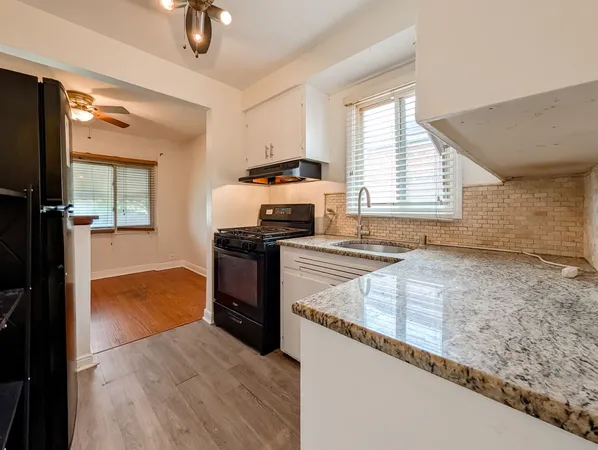 $2,100 | 631 Balmoral Avenue, Westchester, IL 60154