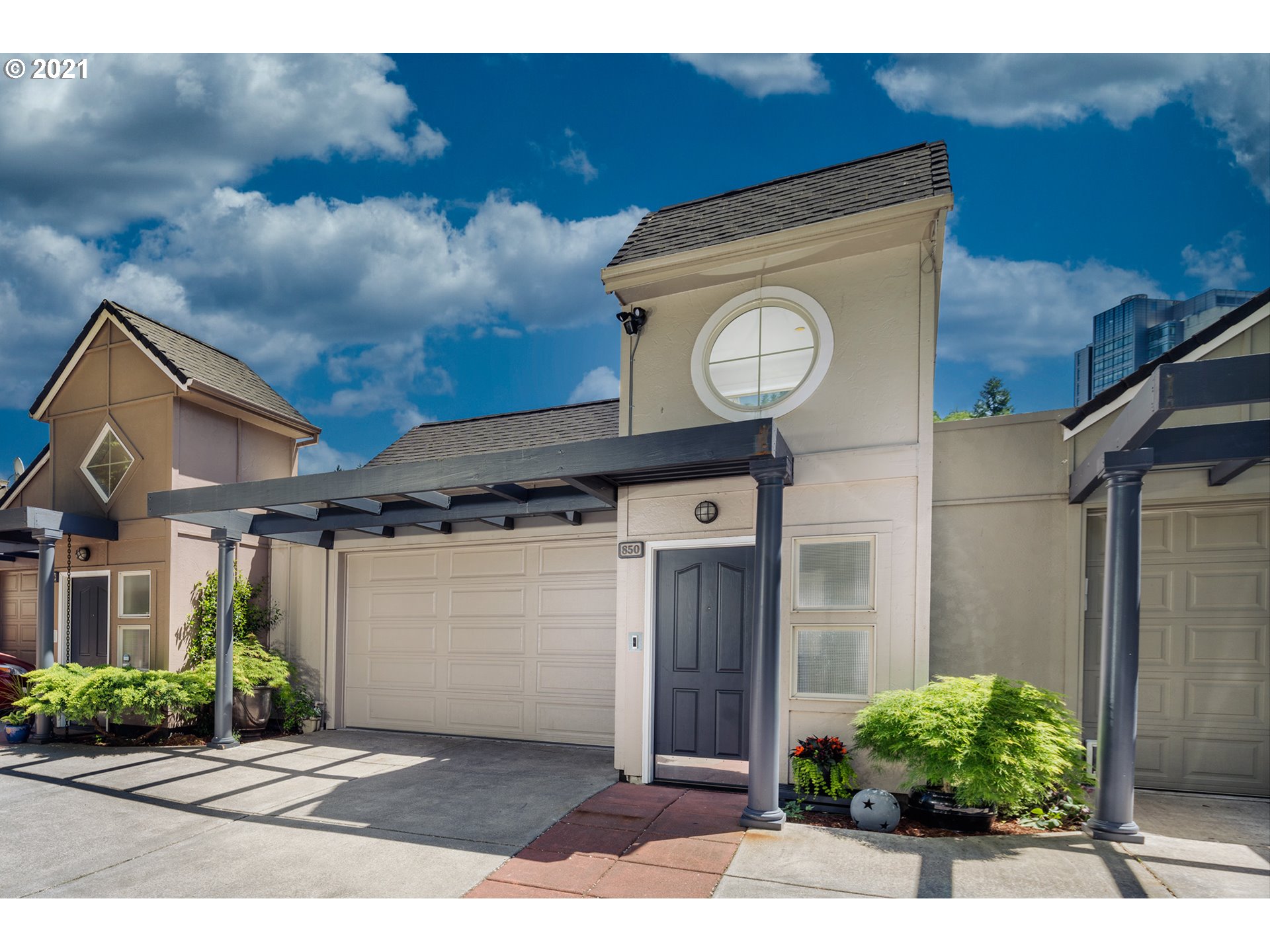 850 Southwest Broadway Drive Portland, OR 97201 - Photo 1 of 29