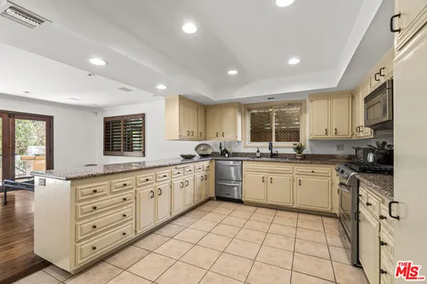 $2,199,000 | 2695 La Cuesta Drive, Los Angeles, CA 90046