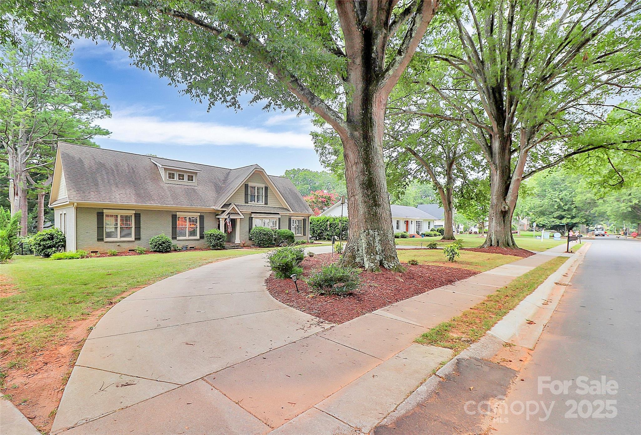 427 Lansdowne Road Charlotte, NC 28270 - Photo 3 of 44 Gallery Image 3