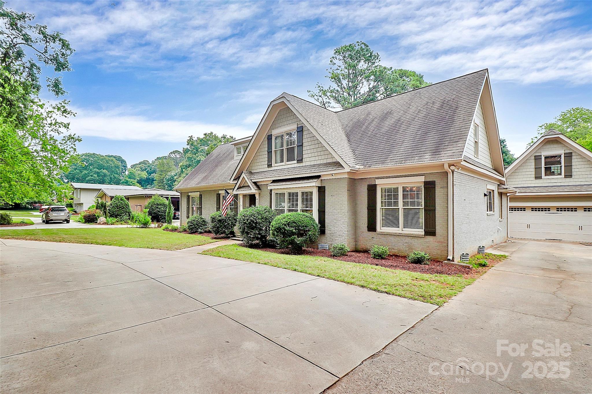 427 Lansdowne Road Charlotte, NC 28270 - Photo 4 of 44 Gallery Image 4