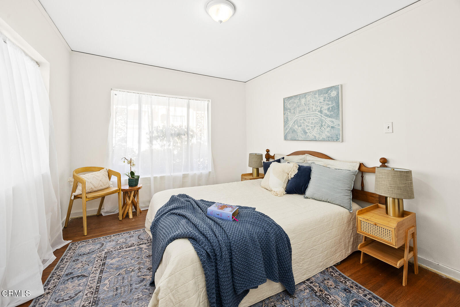 2724 Locksley Place Los Angeles, CA 90039 - Photo 15 of 34 a bedroom with a bed and chair