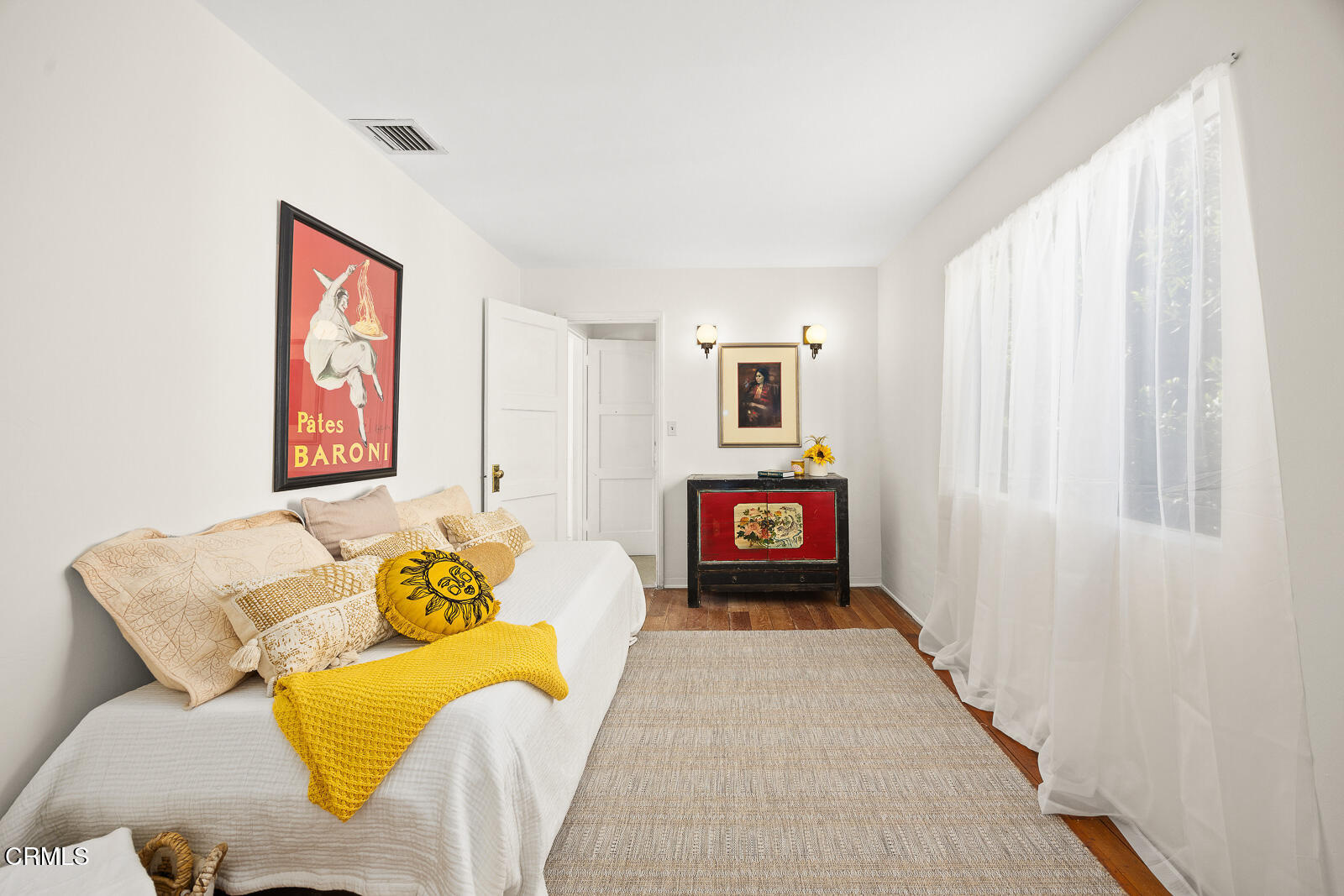 2724 Locksley Place Los Angeles, CA 90039 - Photo 19 of 34 a bed room with a bed and a couch