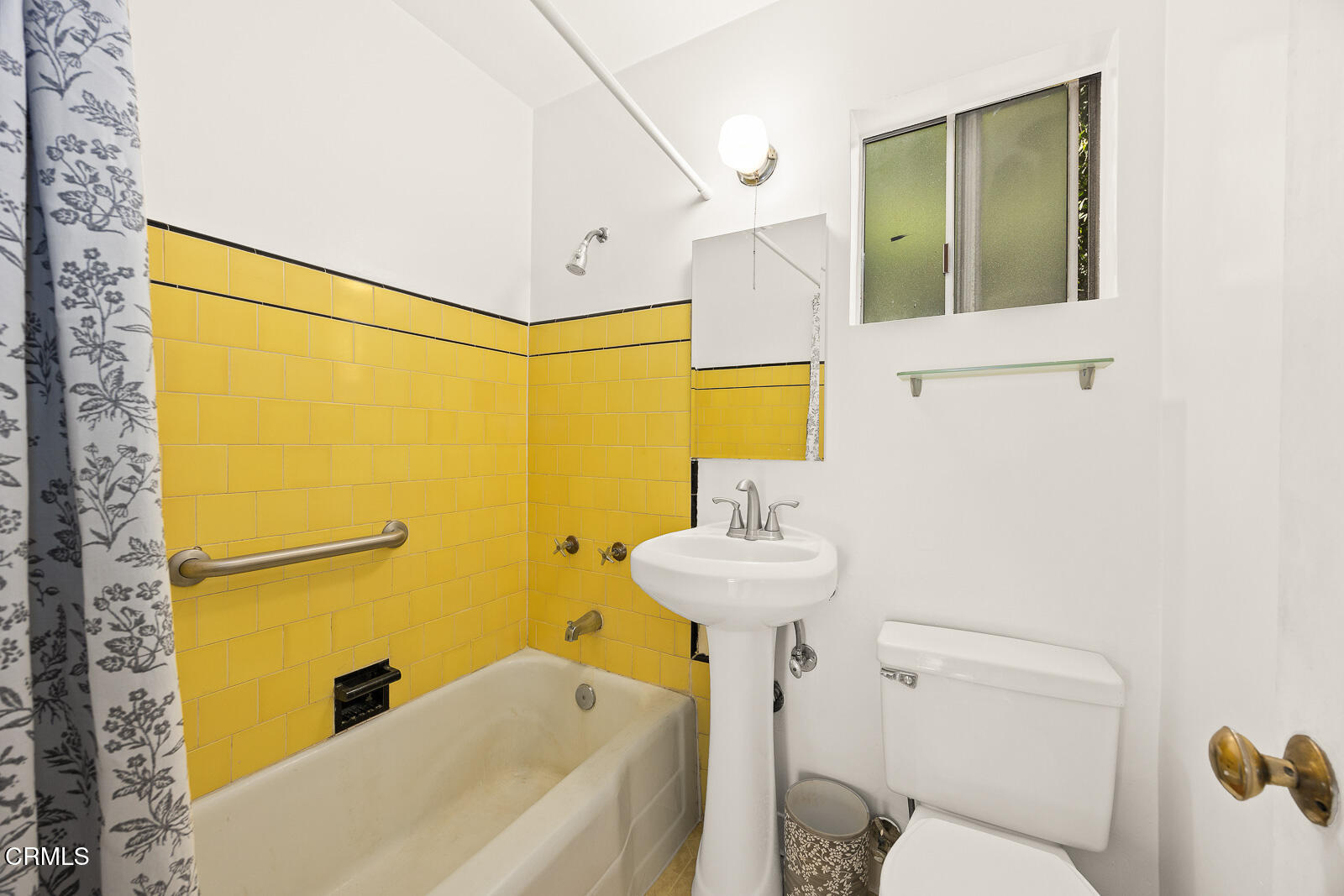 2724 Locksley Place Los Angeles, CA 90039 - Photo 20 of 34 a bathroom with a sink and a mirror