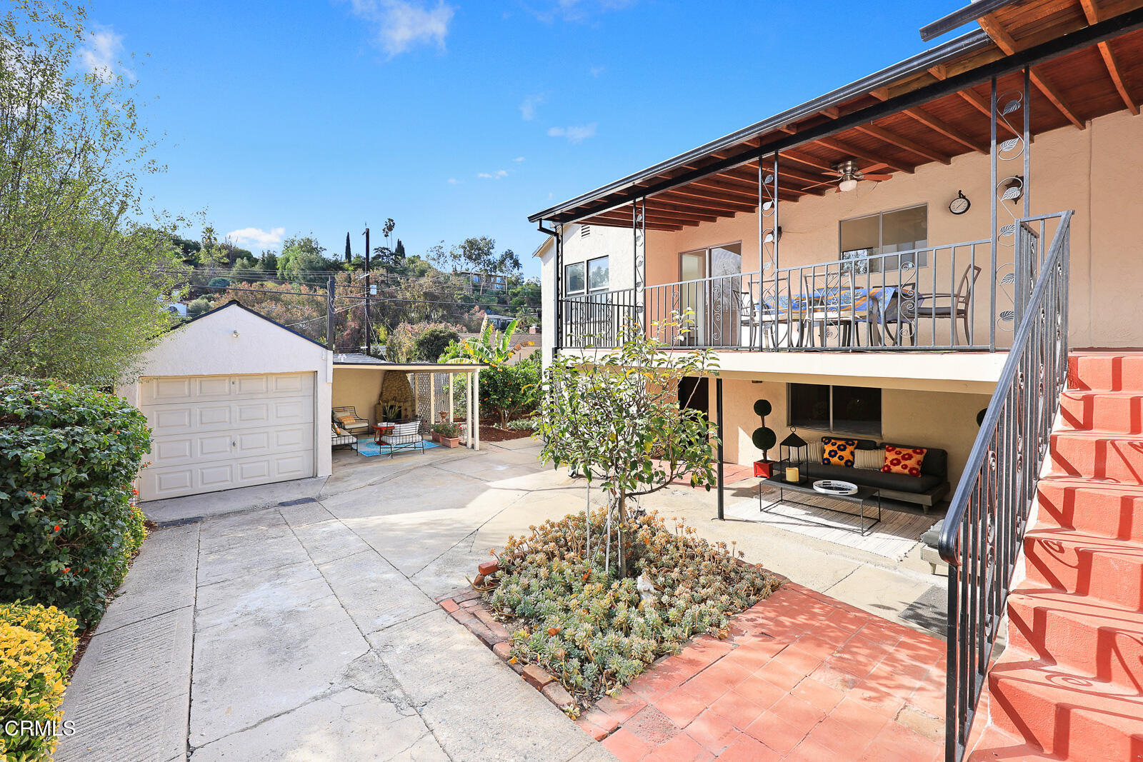 2724 Locksley Place Los Angeles, CA 90039 - Photo 25 of 34 a front view of a house with sitting area