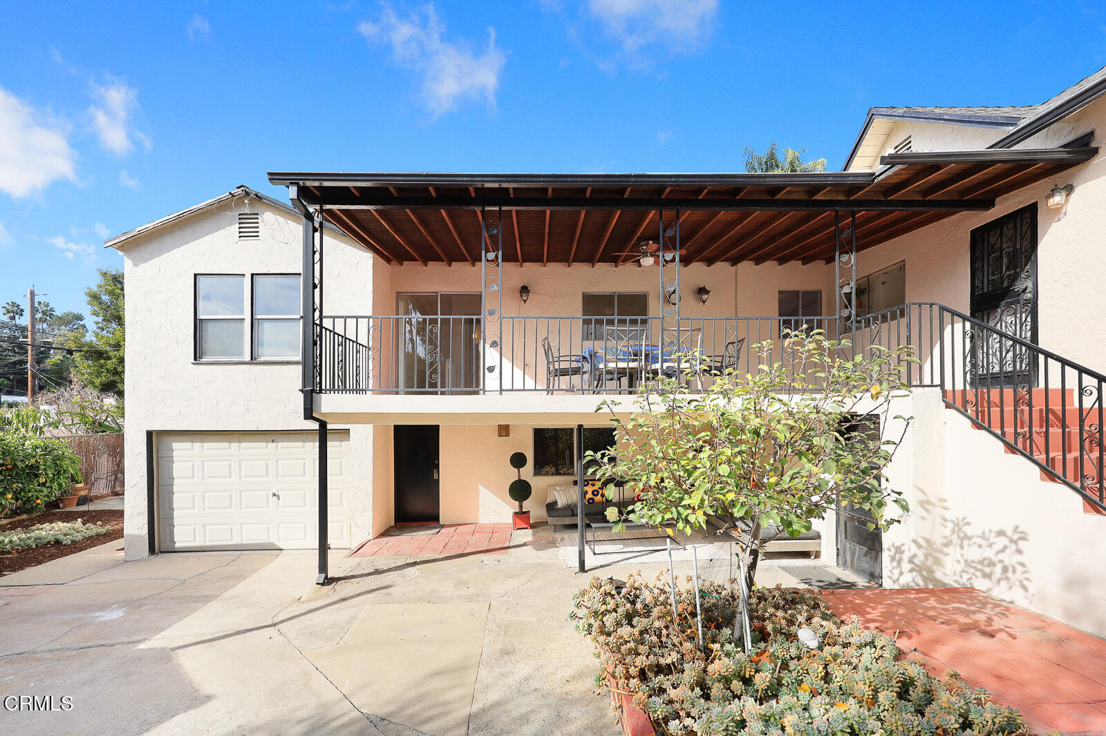 2724 Locksley Place Los Angeles, CA 90039 - Photo 30 of 34 a view of a house with a patio