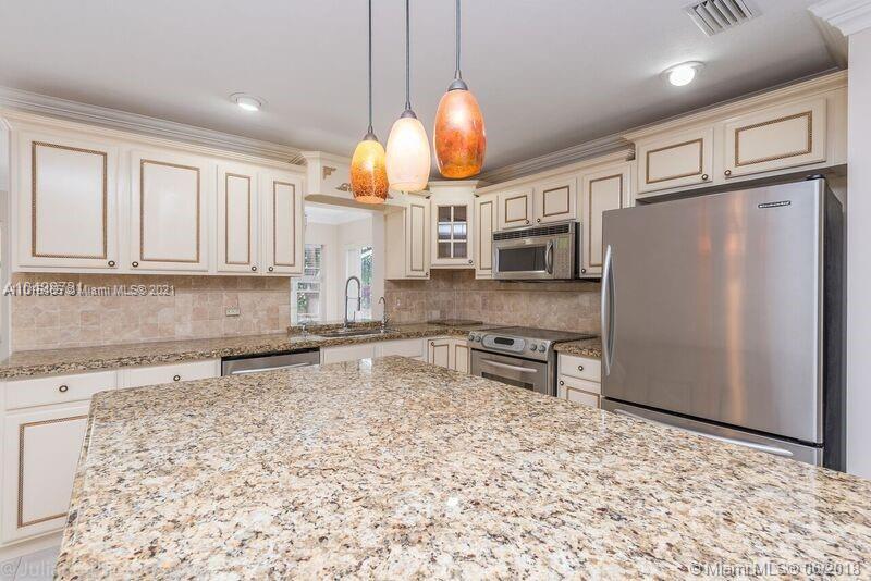 10037 Country Brook Road Boca Raton, FL 33428 - Photo 2 of 15