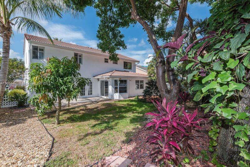10037 Country Brook Road Boca Raton, FL 33428 - Photo 4 of 15