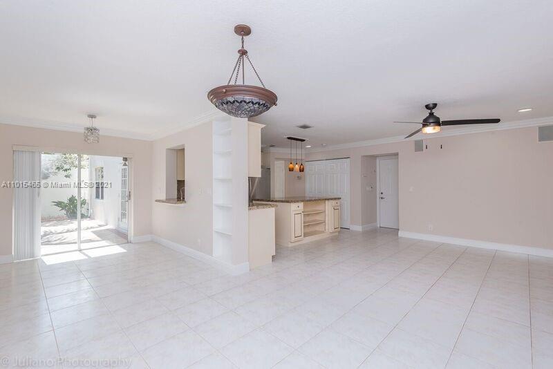 10037 Country Brook Road Boca Raton, FL 33428 - Photo 8 of 15