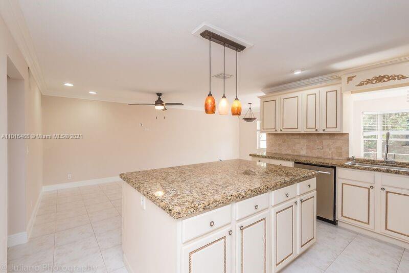 10037 Country Brook Road Boca Raton, FL 33428 - Photo 9 of 15