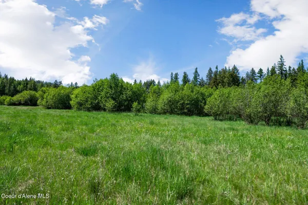 $327,500 | 2902 Jewel Lake Road, Sagle, ID 83860