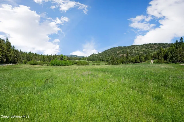 $327,500 | 2902 Jewel Lake Road, Sagle, ID 83860