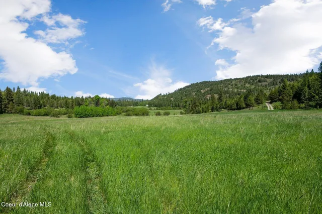 $327,500 | 2902 Jewel Lake Road, Sagle, ID 83860