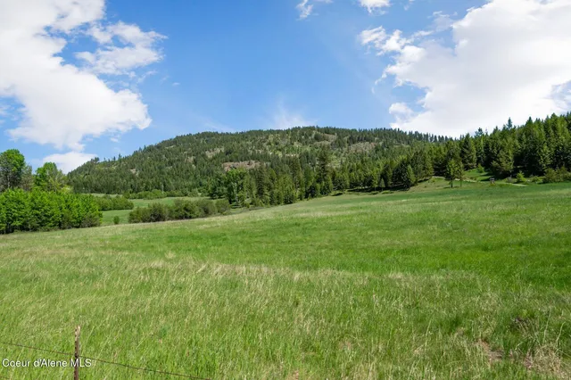 $327,500 | 2902 Jewel Lake Road, Sagle, ID 83860