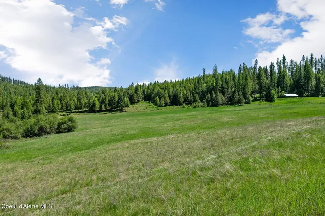 $327,500 | 2902 Jewel Lake Road, Sagle, ID 83860