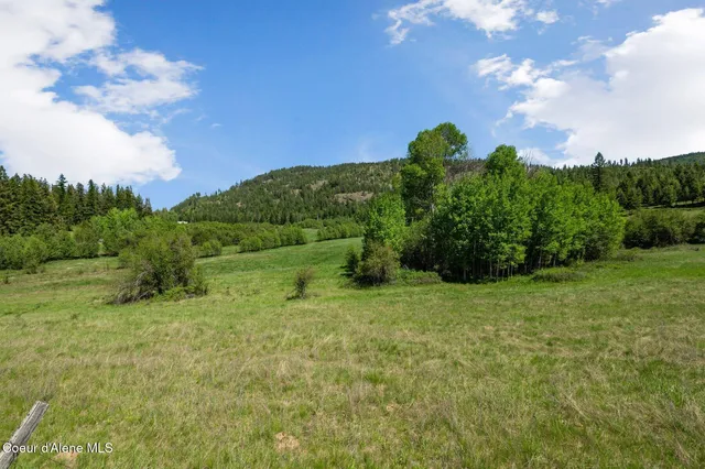 $327,500 | 2902 Jewel Lake Road, Sagle, ID 83860