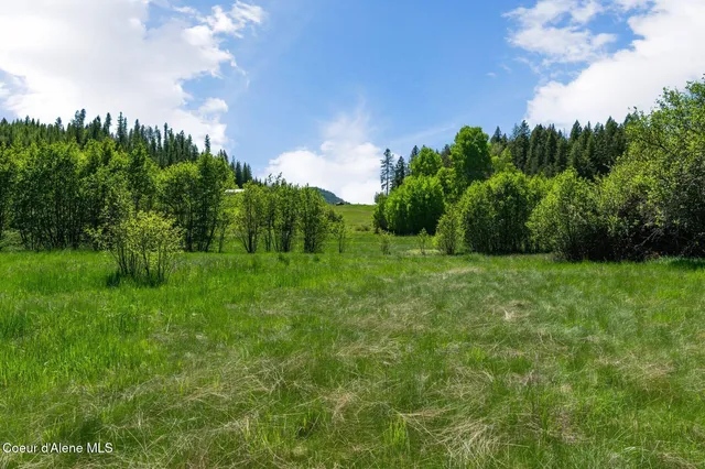 $327,500 | 2902 Jewel Lake Road, Sagle, ID 83860