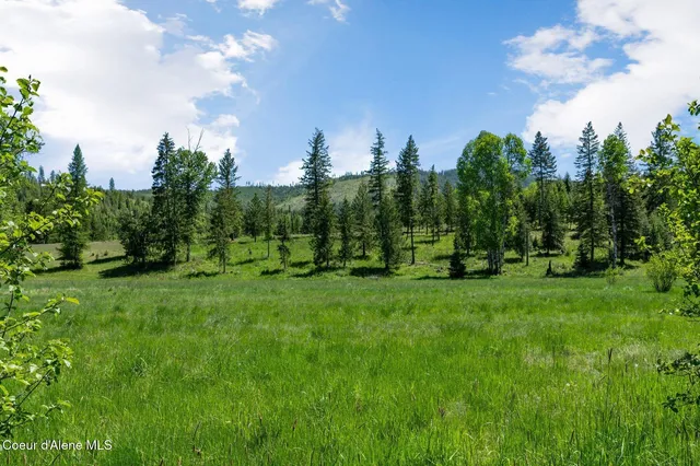 $327,500 | 2902 Jewel Lake Road, Sagle, ID 83860