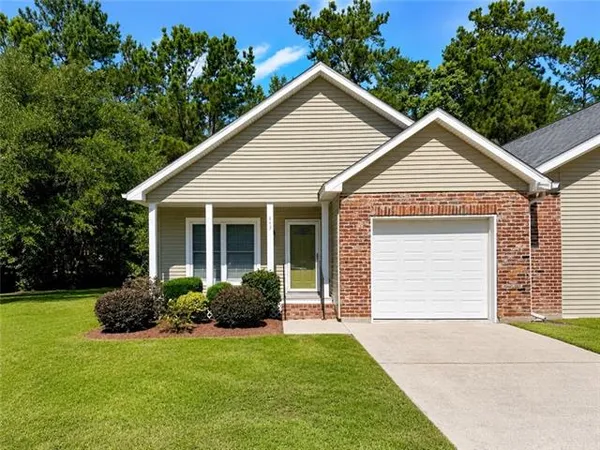 $1,800 | 443 Juliette Lane, Mandeville, LA 70448