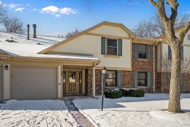 $299,900 | 1133 Hawthorne Court, Unit A2, Wheeling, IL 60090