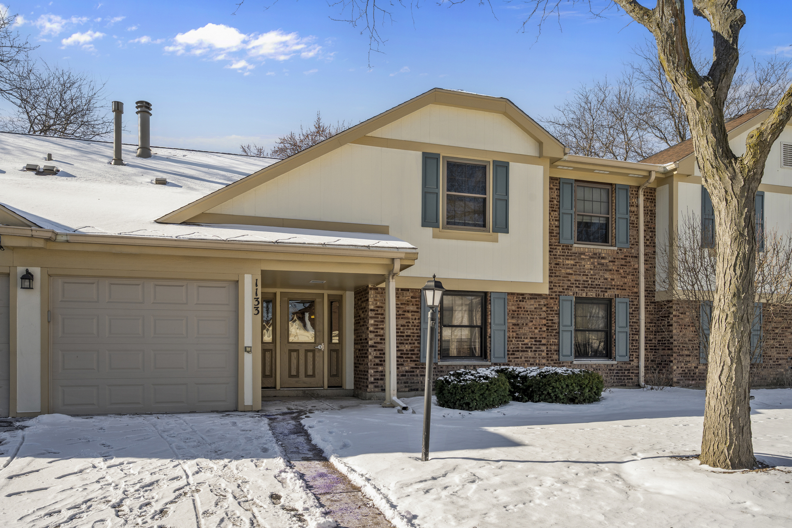 1133 Hawthorne Court, Unit A2 Wheeling, IL 60090 - Photo 1 of 21