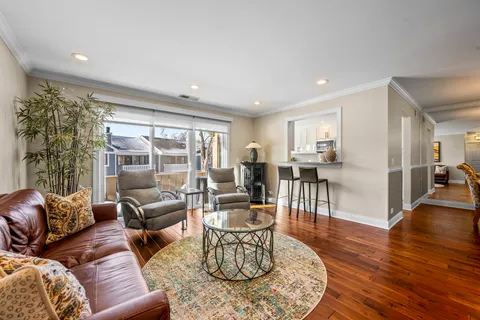 $299,900 | 1133 Hawthorne Court, Unit A2, Wheeling, IL 60090