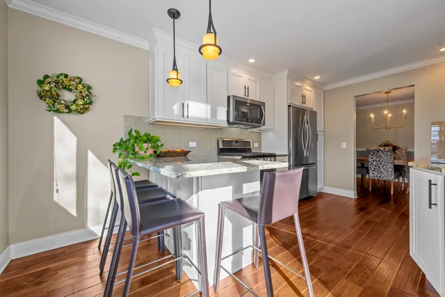 $299,900 | 1133 Hawthorne Court, Unit A2, Wheeling, IL 60090