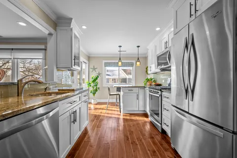 $299,900 | 1133 Hawthorne Court, Unit A2, Wheeling, IL 60090