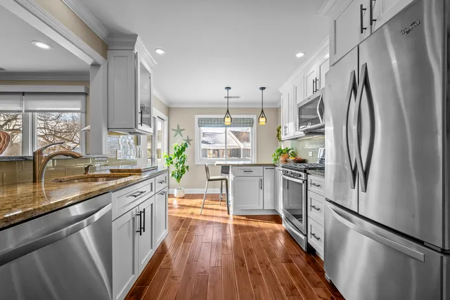 $299,900 | 1133 Hawthorne Court, Unit A2, Wheeling, IL 60090