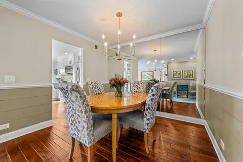 $299,900 | 1133 Hawthorne Court, Unit A2, Wheeling, IL 60090