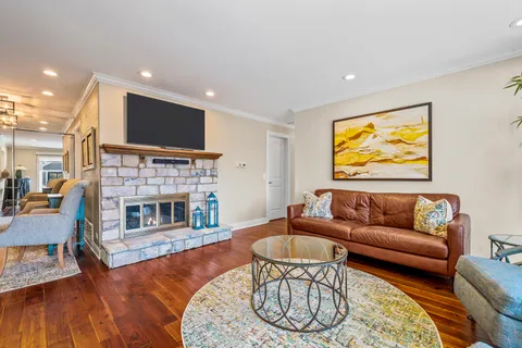 $299,900 | 1133 Hawthorne Court, Unit A2, Wheeling, IL 60090