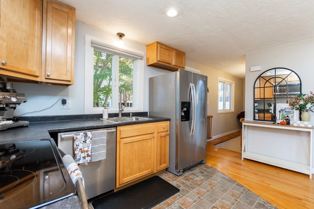37 Cary Road Plymouth, MA 02360 - Photo 11 of 42 Gallery Image 11