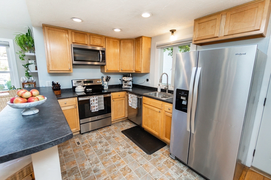 37 Cary Road Plymouth, MA 02360 - Photo 13 of 42 Gallery Image 13
