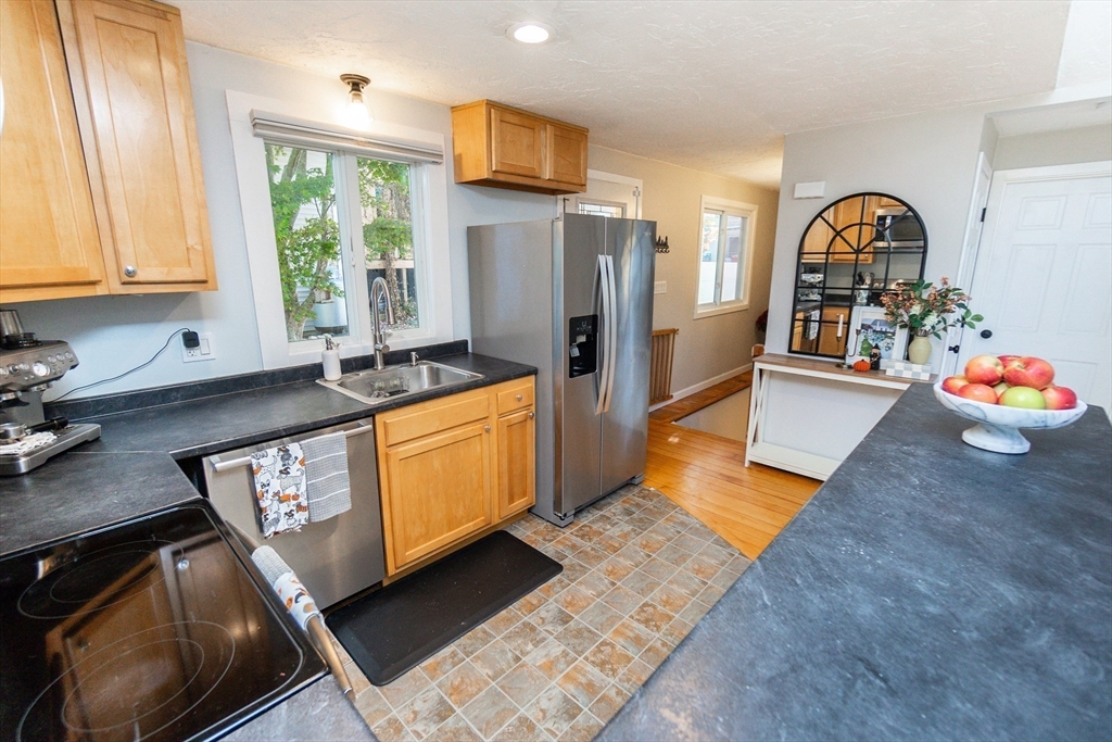 37 Cary Road Plymouth, MA 02360 - Photo 15 of 42 Gallery Image 15