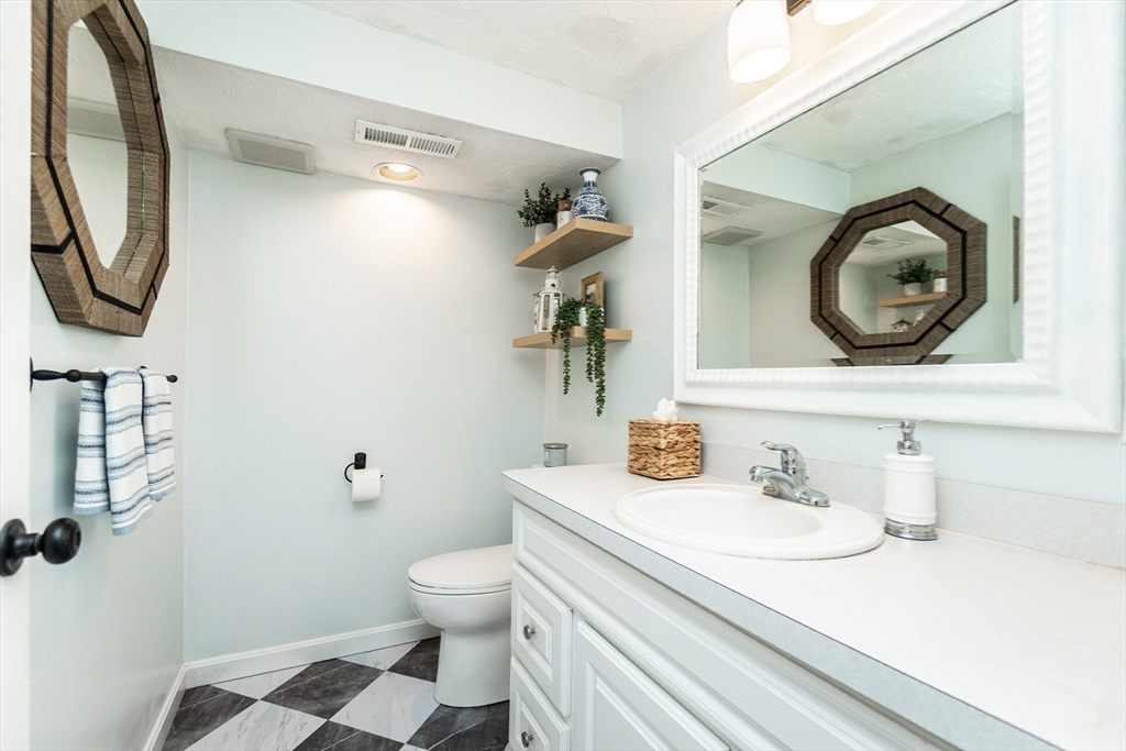 37 Cary Road Plymouth, MA 02360 - Photo 23 of 42 Gallery Image 23