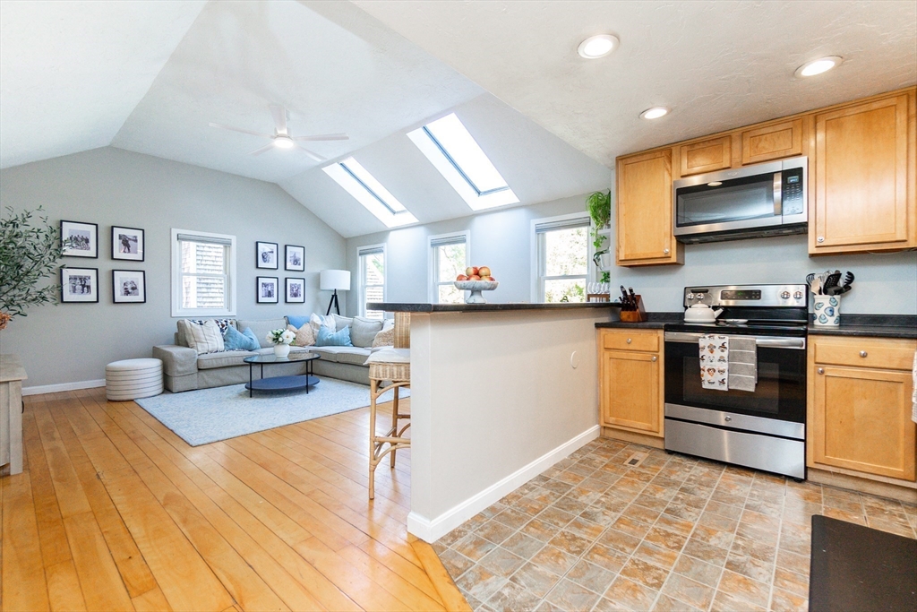 37 Cary Road Plymouth, MA 02360 - Photo 8 of 42 Gallery Image 8