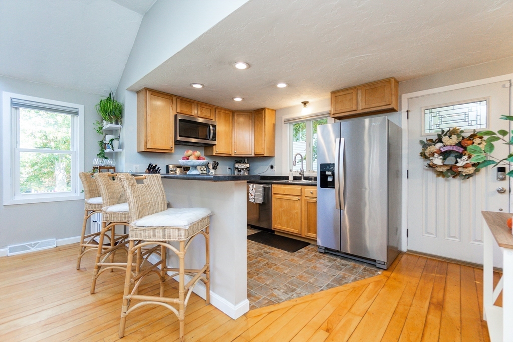 37 Cary Road Plymouth, MA 02360 - Photo 10 of 42 Gallery Image 10