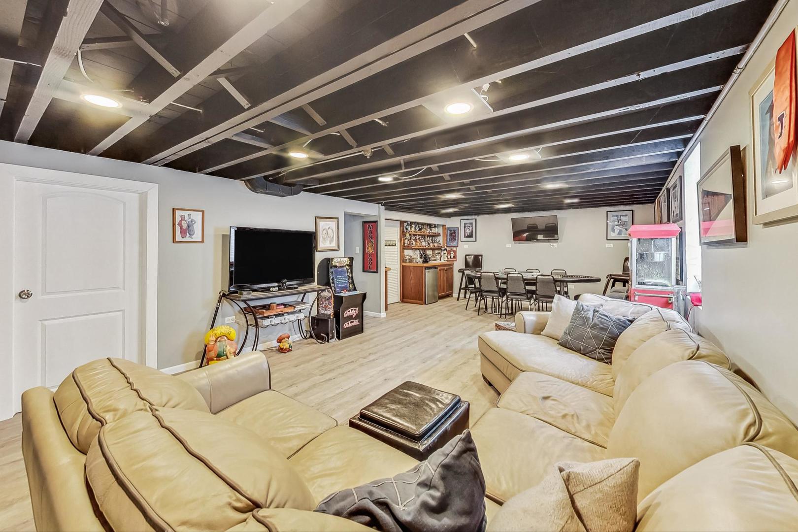 824 Florence Drive Park Ridge, IL 60068 - Photo 25 of 45 a living room with furniture and a flat screen tv