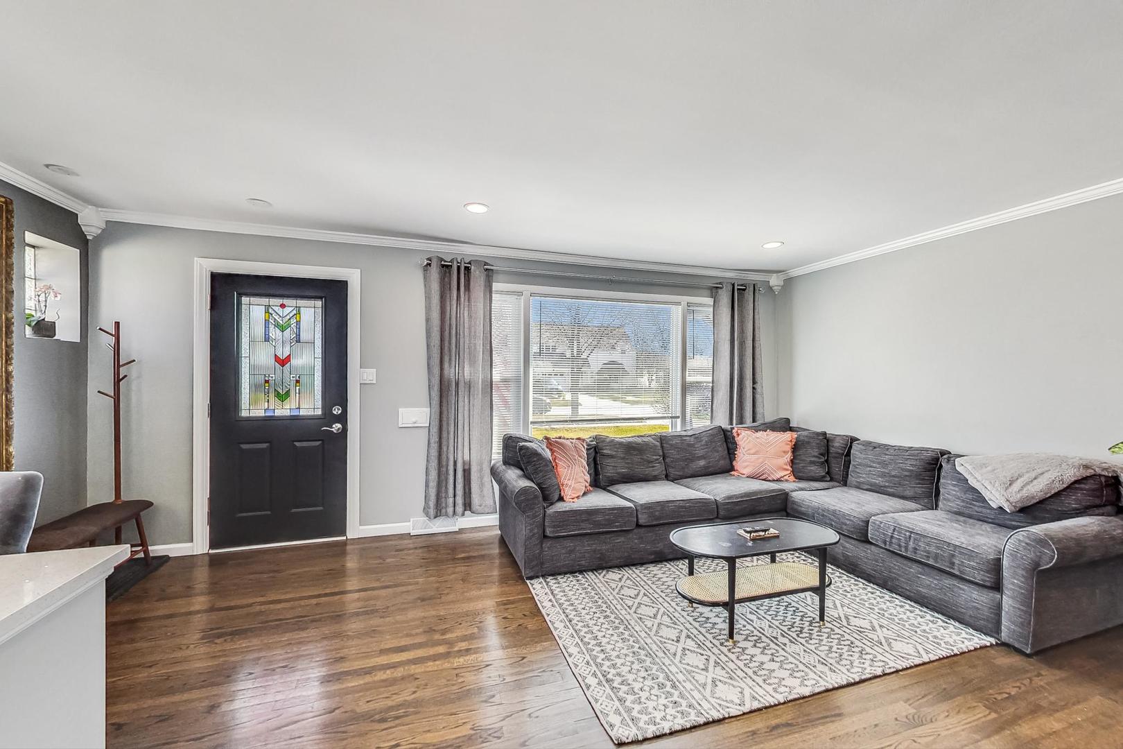 824 Florence Drive Park Ridge, IL 60068 - Photo 7 of 45 a living room with furniture and a window