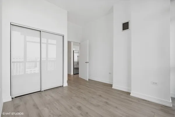 $2,800 | 235 West Van Buren Street, Unit 2213, Chicago, IL 60607