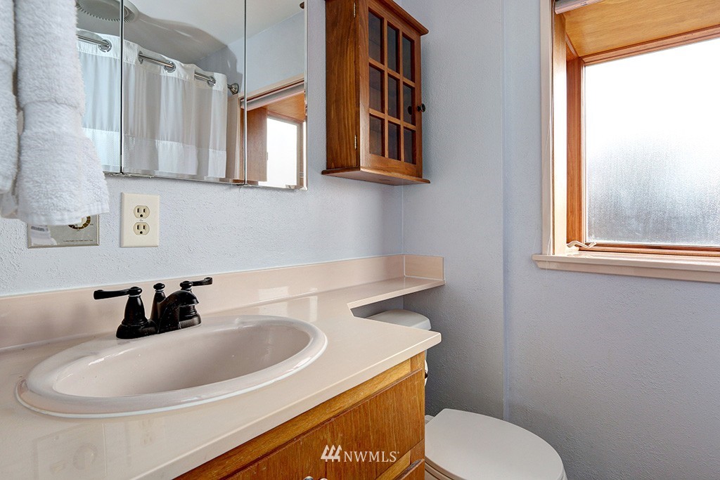 4102 Southwest Monroe Street Seattle, WA 98136 - Photo 12 of 19 Gallery Image 12