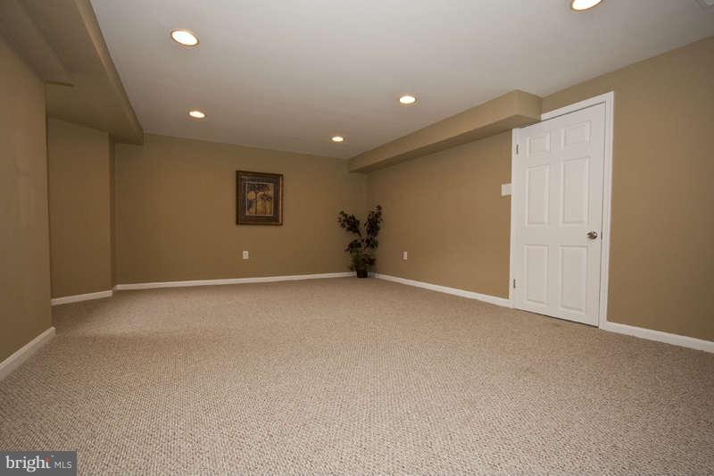 1403 Northgate Road Baltimore, MD 21218 - Photo 22 of 29 Family Room